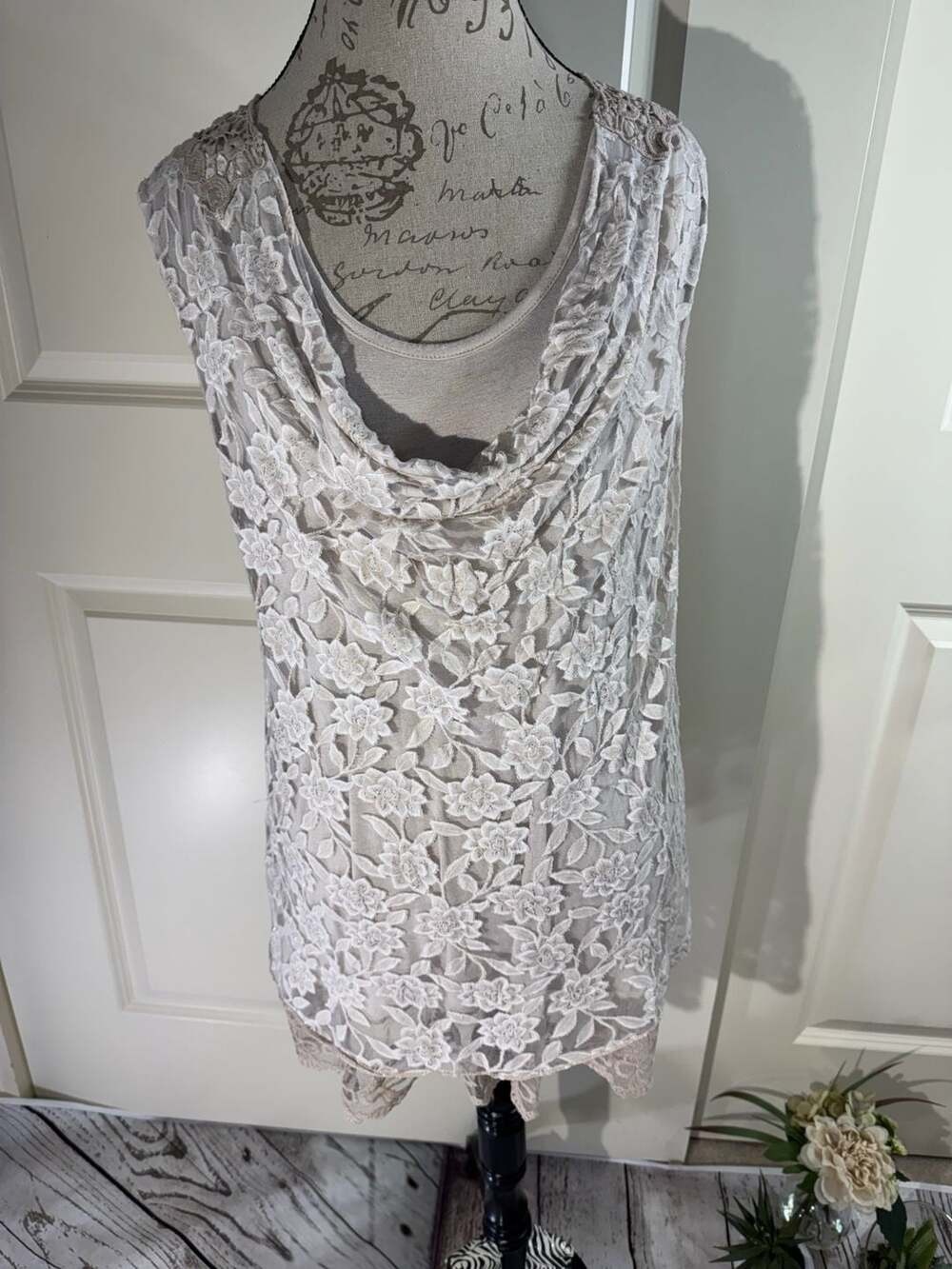 Belle France Floral Lace Sleeveless Tank Top Beige XL